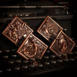 FANATTIK RESIDENT EVIL VIII - Set 4 Medaillon House Crest - Edition Limitée -Maison Élégante Promos Boutique FIGCAP RE802 4