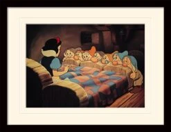PYRAMID DISNEY - Mounted & Framed 30X40 Print - Snow White Bed